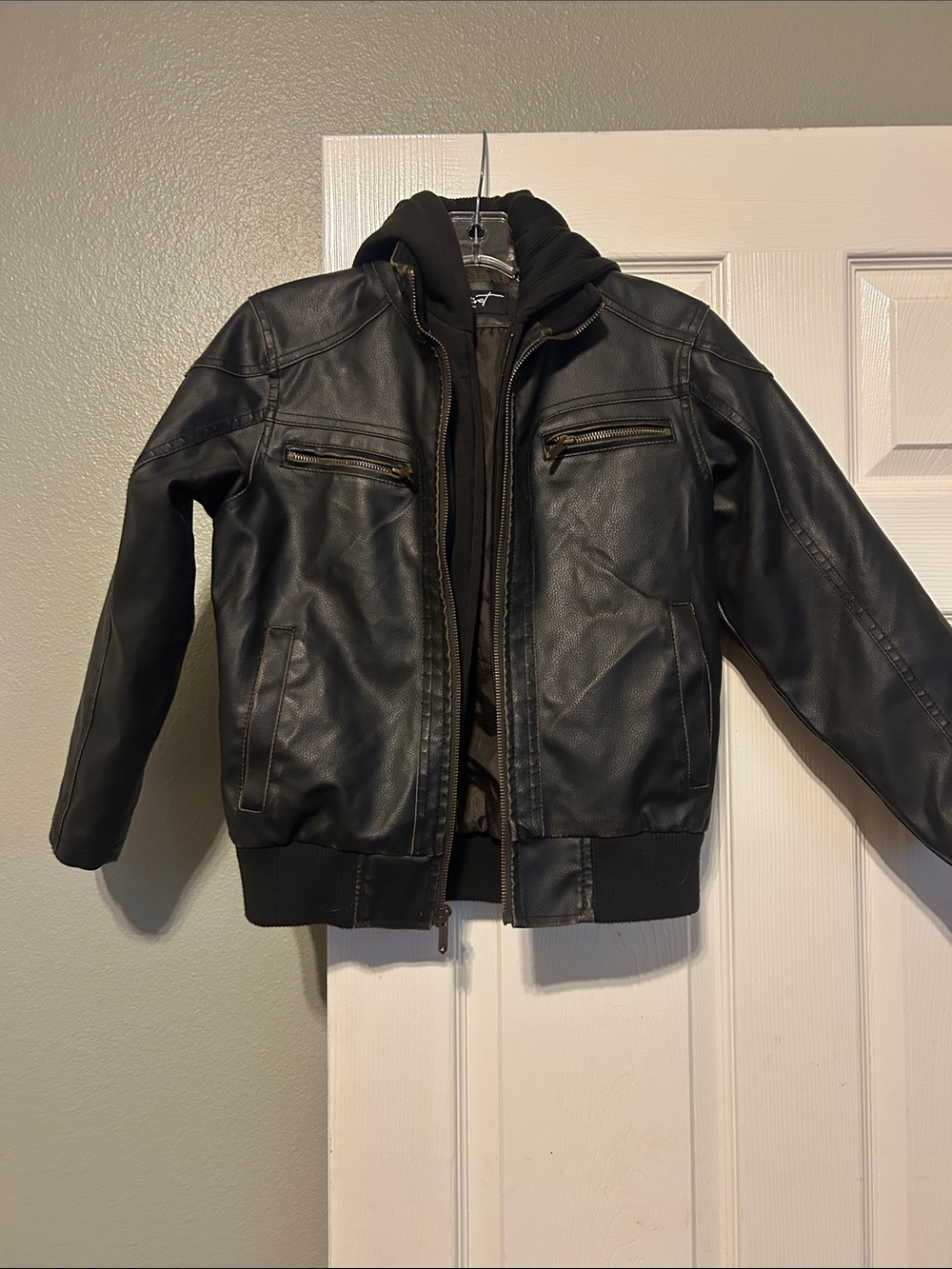 Youth coat by Black Rivet. Medium